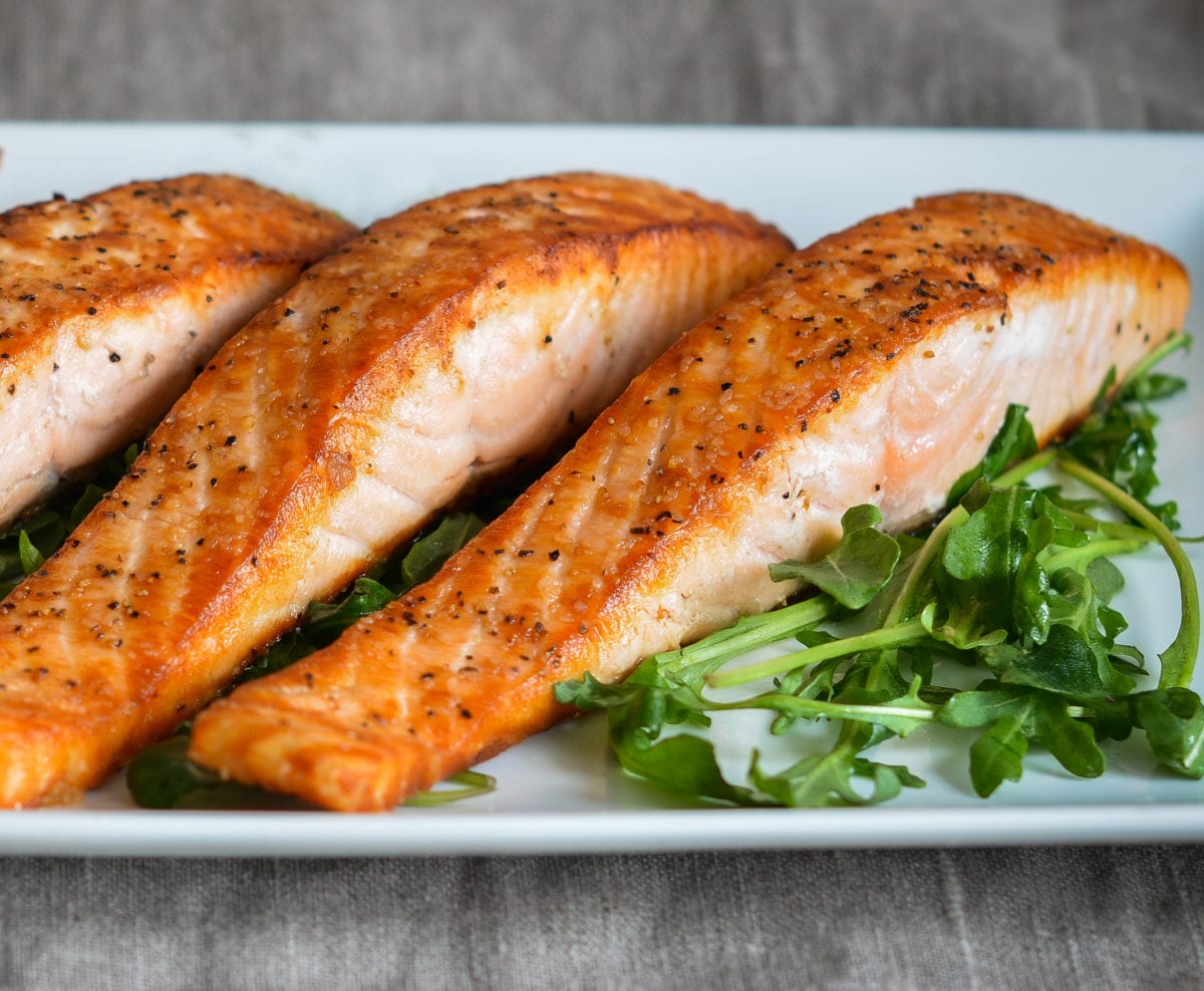 Thực đơn với 2 bữa cá mỗi tuần sẽ giúp mẹ bầu bổ sung được được lượng omega-3.