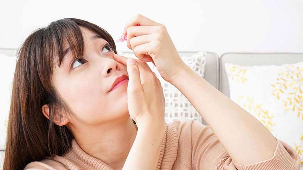 Nhỏ nước muối sinh lý bảo vệ mắt